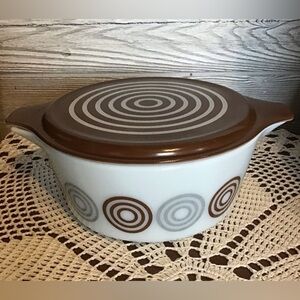 Vintage Pyrex Cosmopolitan Casserole Dish